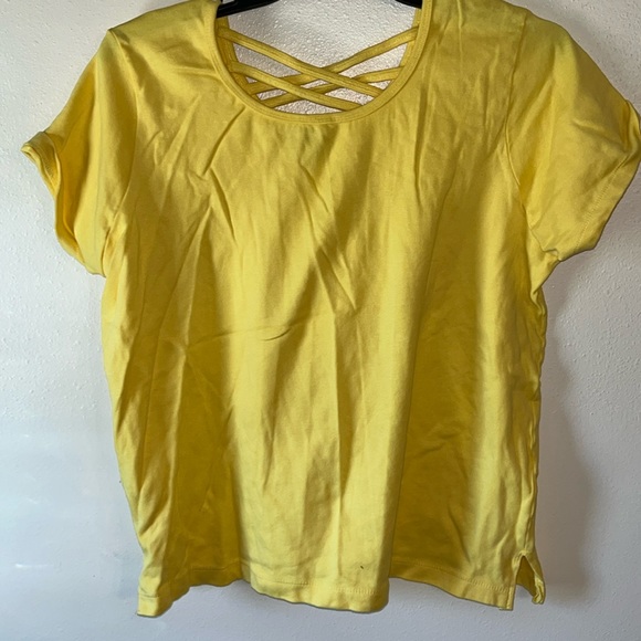 Shirt 5/$10.00 if bundled - Picture 1 of 4